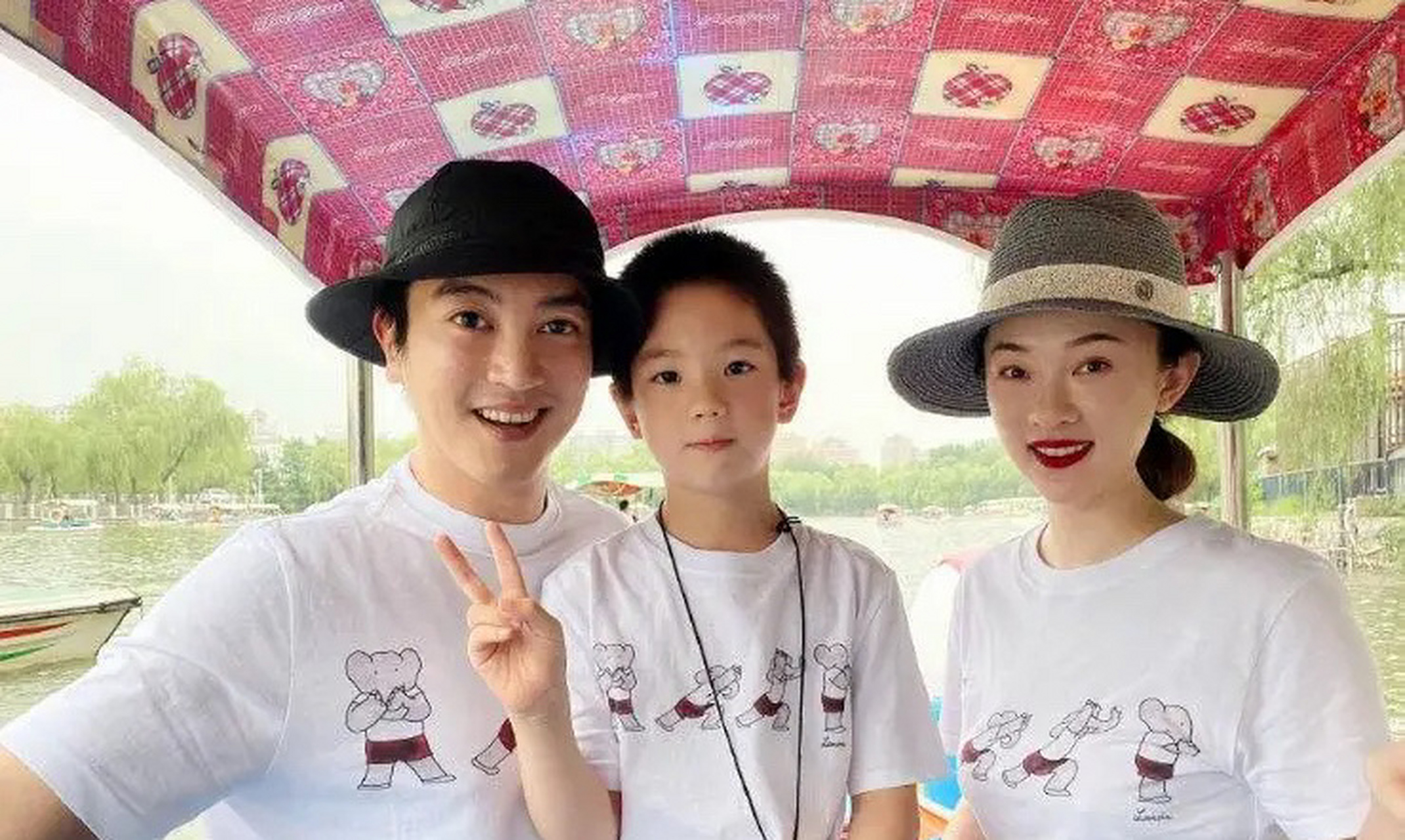 近日,霍思燕在个人社交账号发布了一则儿子嗯哼的视频,被网友提醒孩子