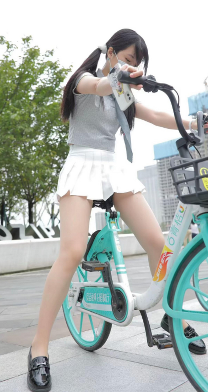 骑单车最适合穿短裙