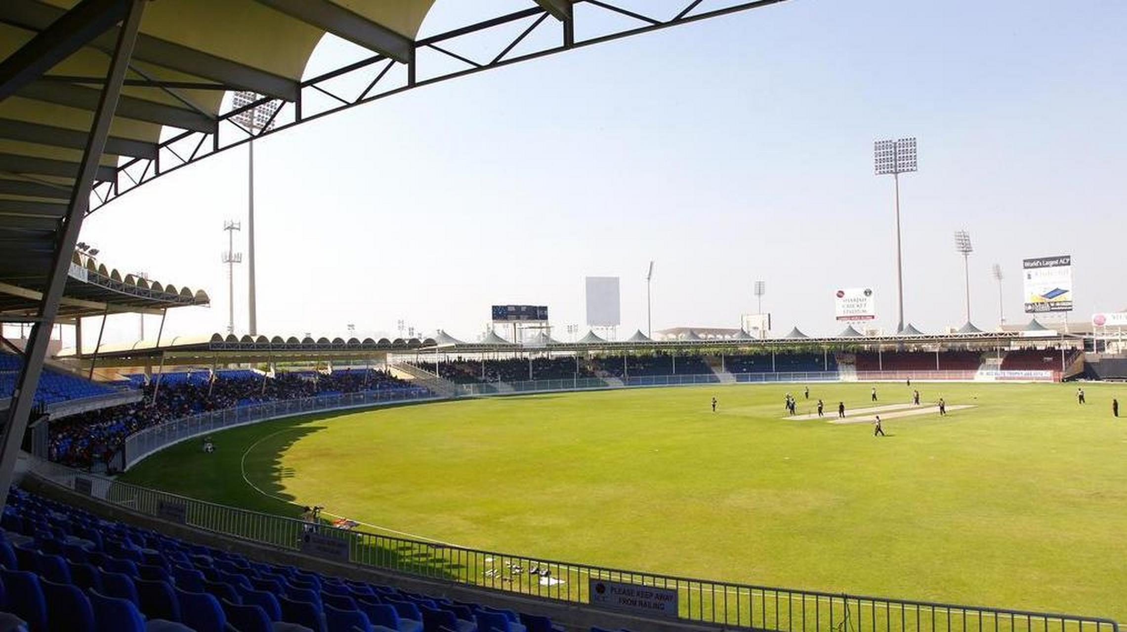 沙迦体育场草皮完美,当地警车为国足开道  据《北京青年报》报道,作为