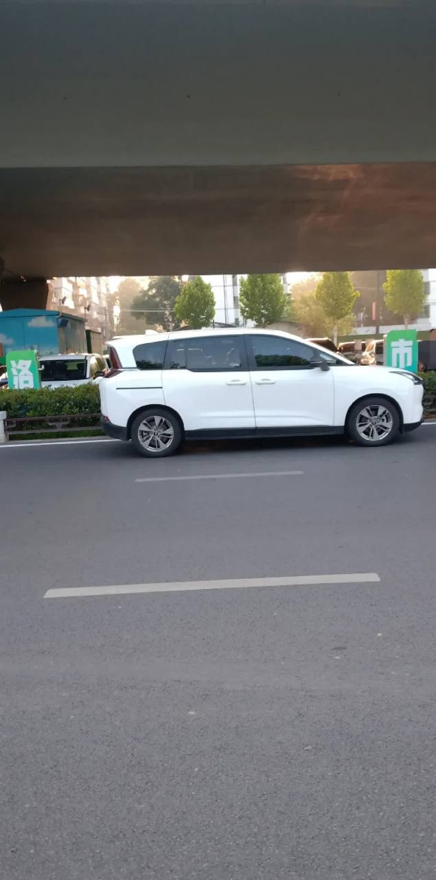 这车出自哪位大神的手笔,车屁股的设计绝对是完美的.[舔屏]