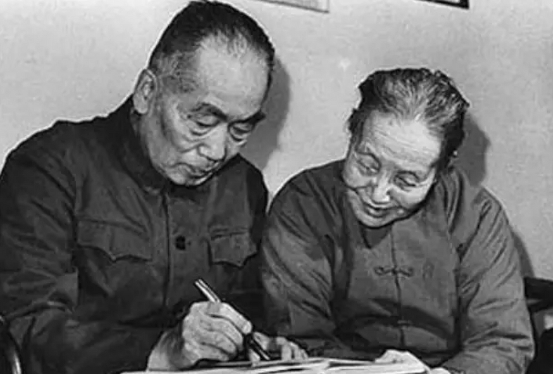 冰心年轻时的结婚照,真的很漂亮:苏青说过,从前看冰心的诗和文章,觉得