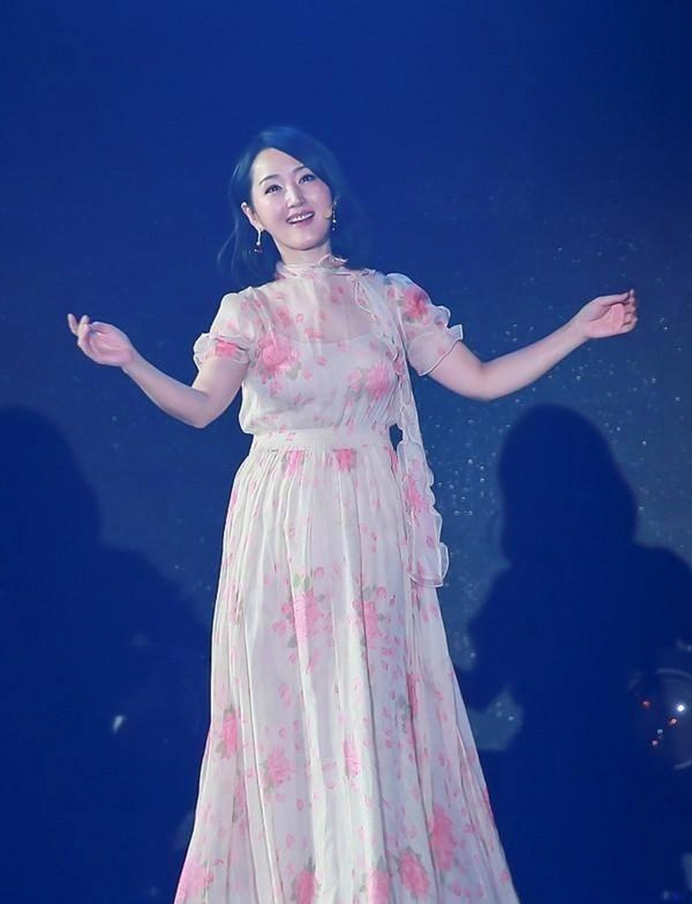 《外来妹》主题曲《我不想说》开始走红,杨钰莹在80,90年代可以说是