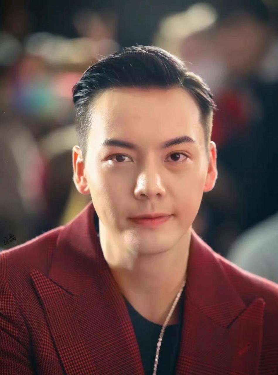 看到陈伟霆的素颜,瞬间缓解了我的容貌焦虑.