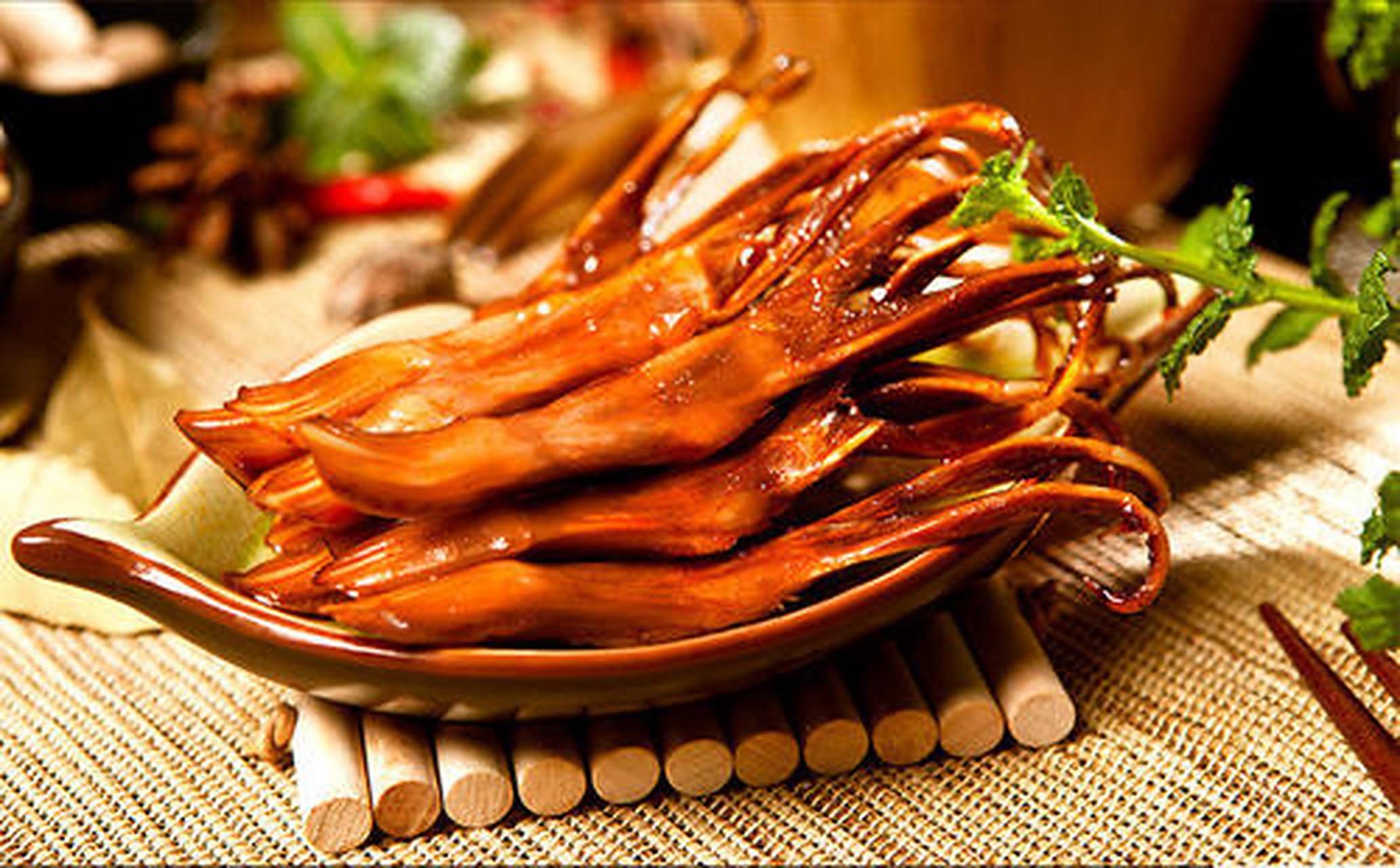 藤桥牌鸭舌是温州特产小吃,藤桥鸭舌—— 个大好吃,口感香醇,好吃不腻