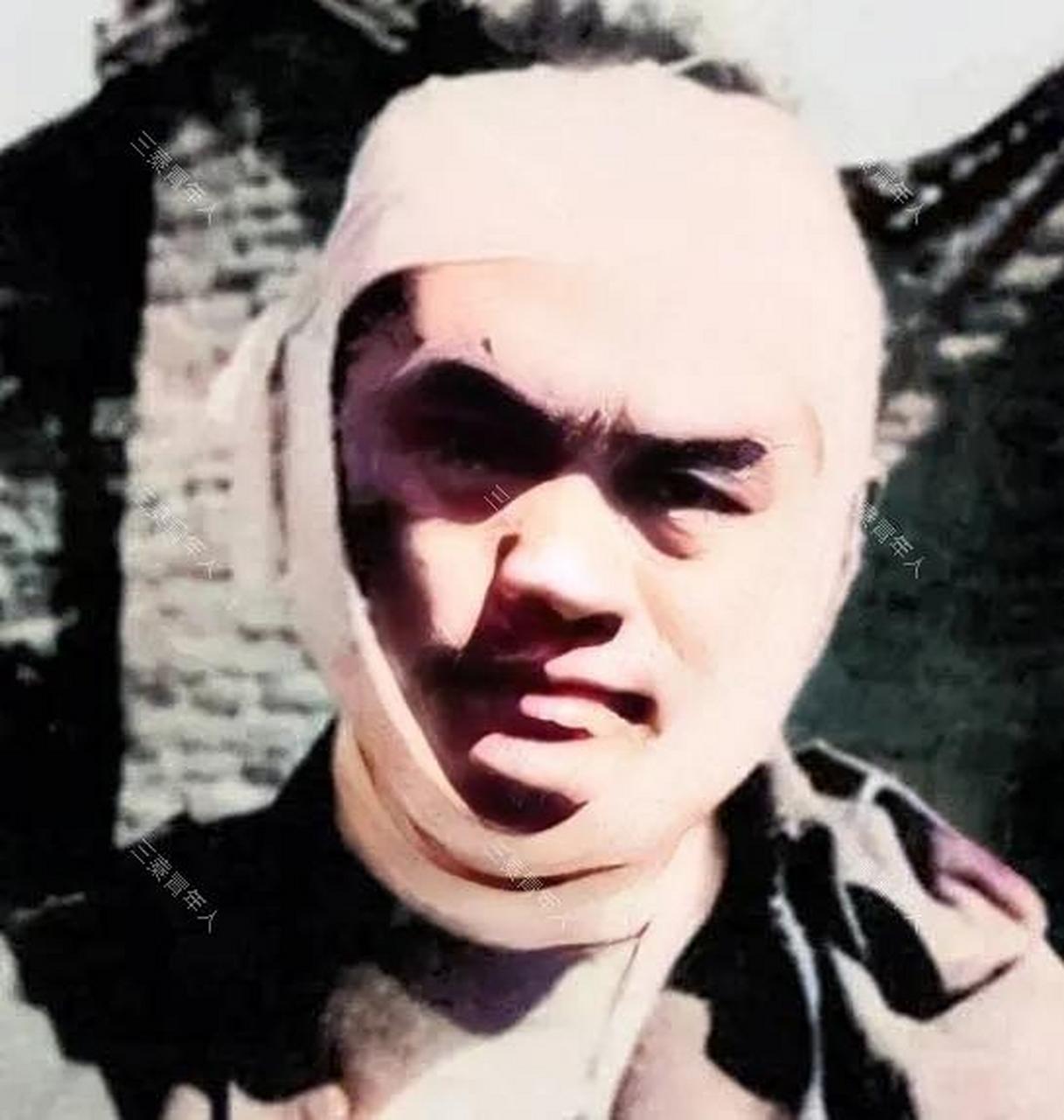 他是当时国民党特务的头子,曾经备受老蒋赏识,被誉为"康戴二公",权势