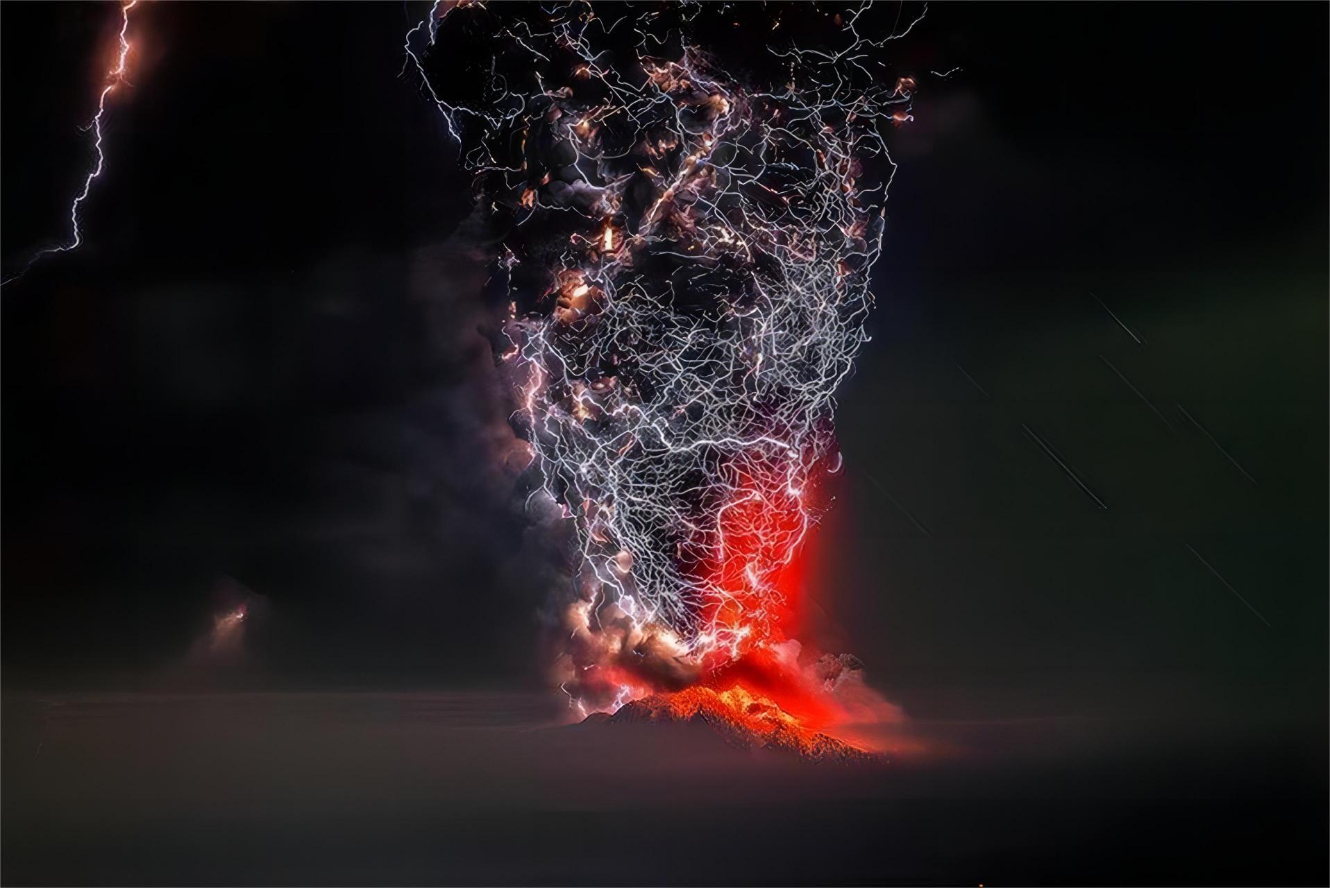 今天要和大家分享一则关于自然界的奇闻异事,那就是关于火山喷