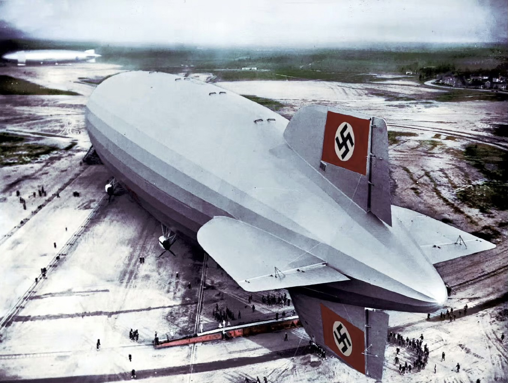 德国兴登堡号飞艇在莱克赫斯特机场【美国新泽西州,1936年】