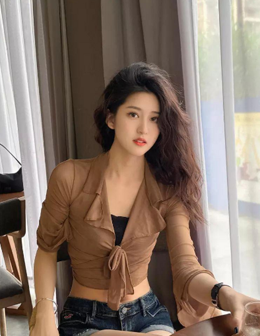 牛仔短裤身材好的女生穿不要太好看