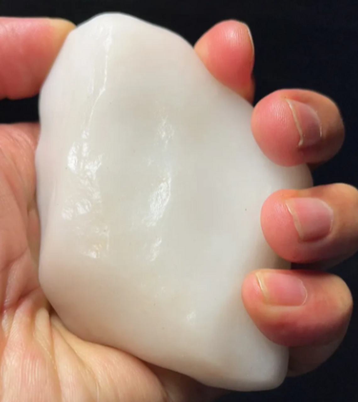 点击头像看直播##金丝玉#  太美了,戈壁滩上偶遇的一坨羊油!