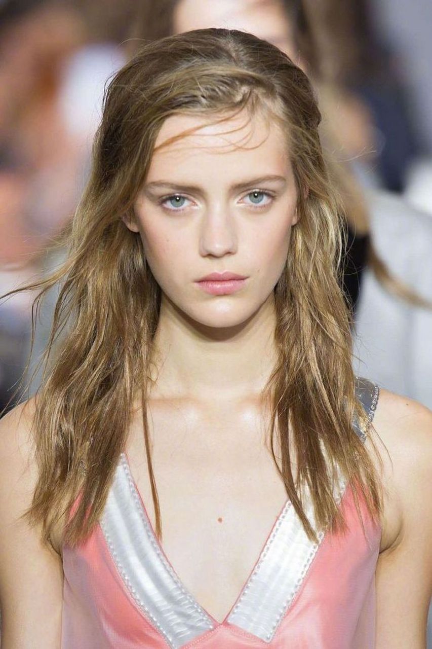 今日份心动来自esther heesch,德国超模艾瑟·希施,拥有一对迷人的绿