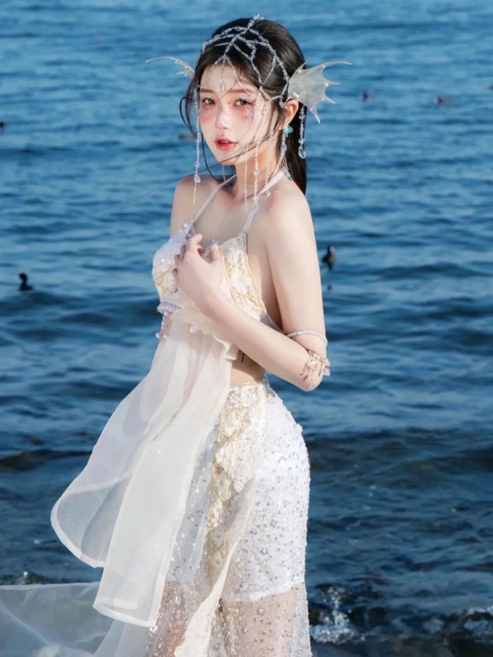 海边的人鱼公主太美了吧#美人鱼# #人鱼公主# #美女