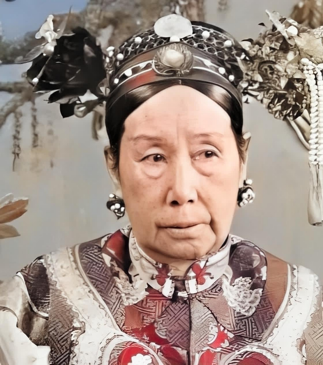慈禧太后年轻时是什么样的人?看到她修复的旧照片后,我爱上了她