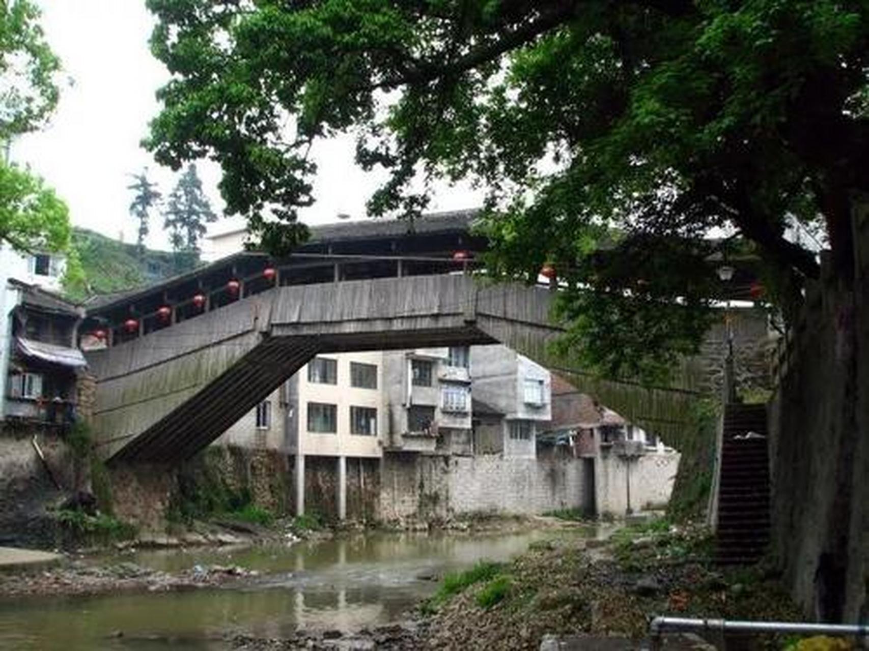 夏日旅行记#薛宅桥,位于三魁镇薛宅村,系贯木拱廊桥,始建于明正德七