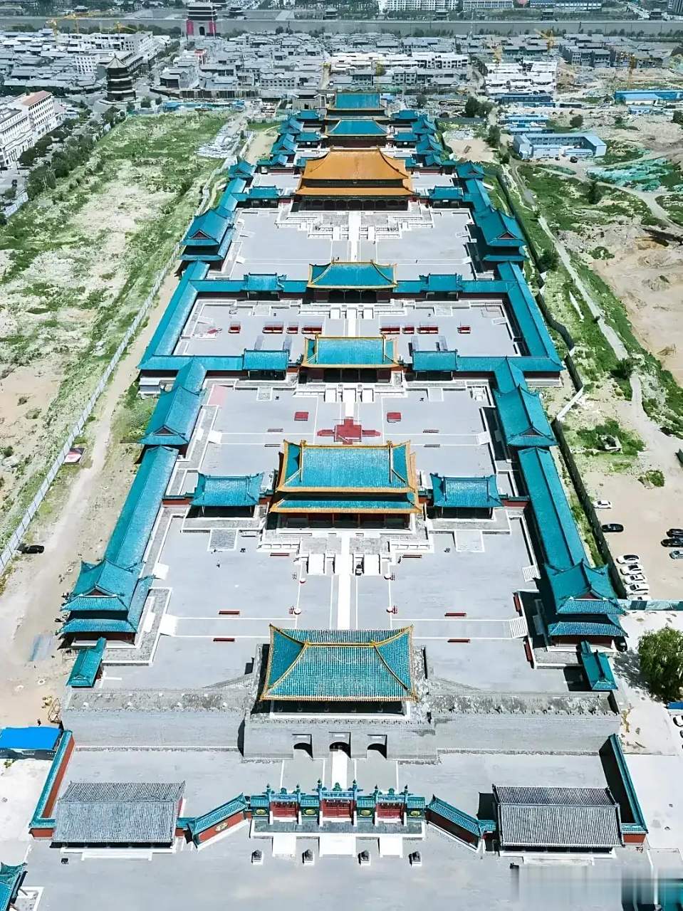 山西大同的代王府,乍一看还以为是北京故宫呢,看着像小紫禁城