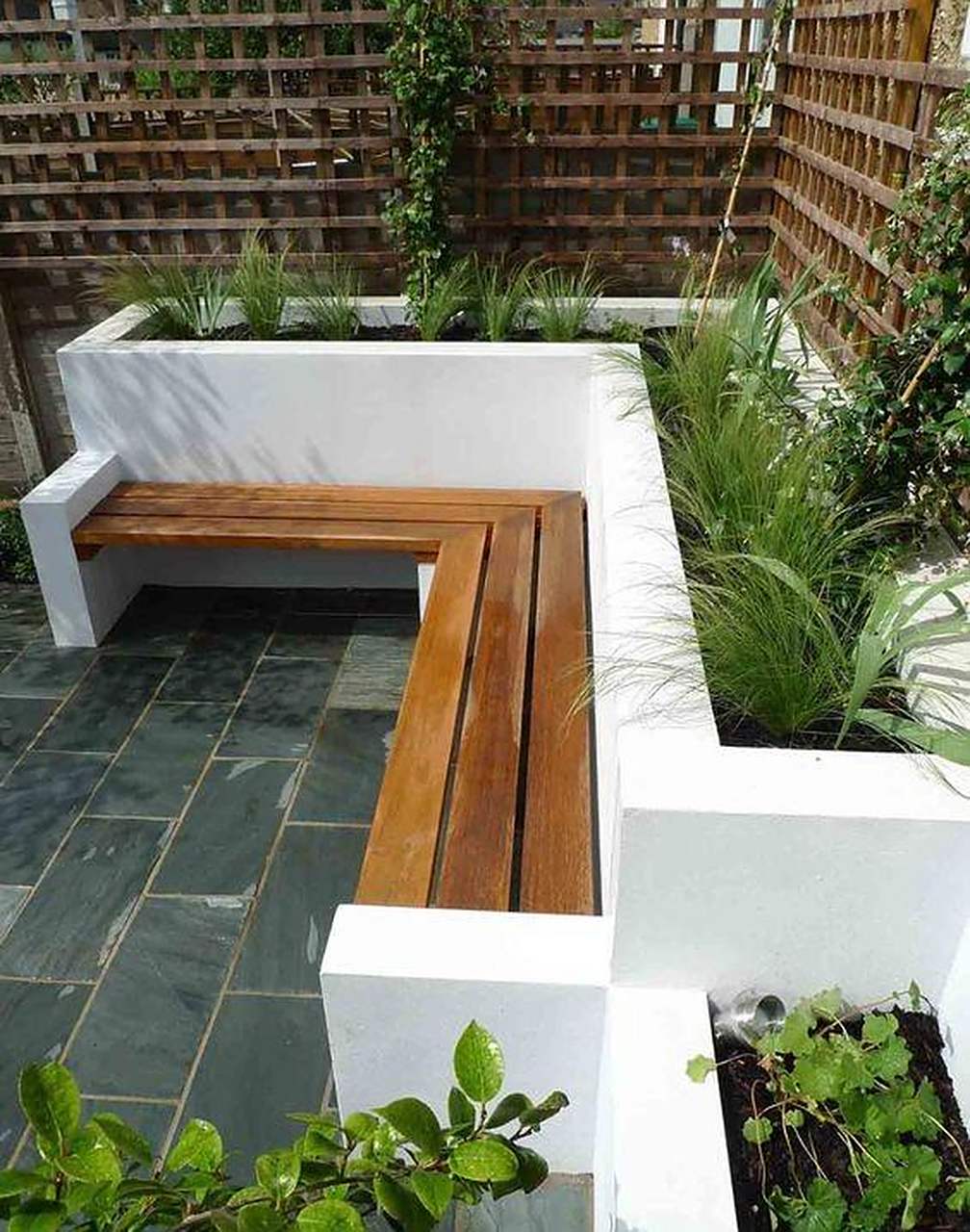 花坛长条椅庭院,让这一方栖息地有歇脚处