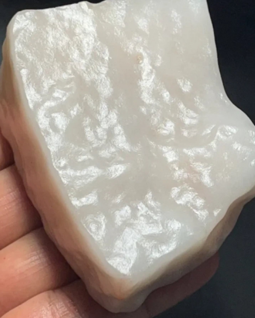 白如羊脂,细腻如油,脂凝玉润,美妙生动……!