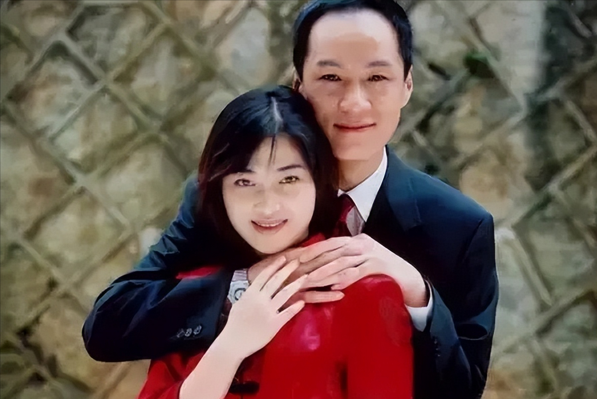 "可是,还没等梅婷接着开口,秦昊就边摇头边说:"这你不能让我上啊,你找