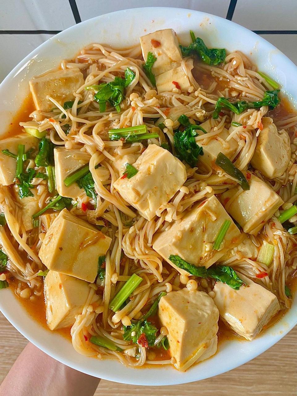 91 - 99食材准备: 嫩豆腐,金针菇,葱香菜,小米辣,蒜 99制作方法