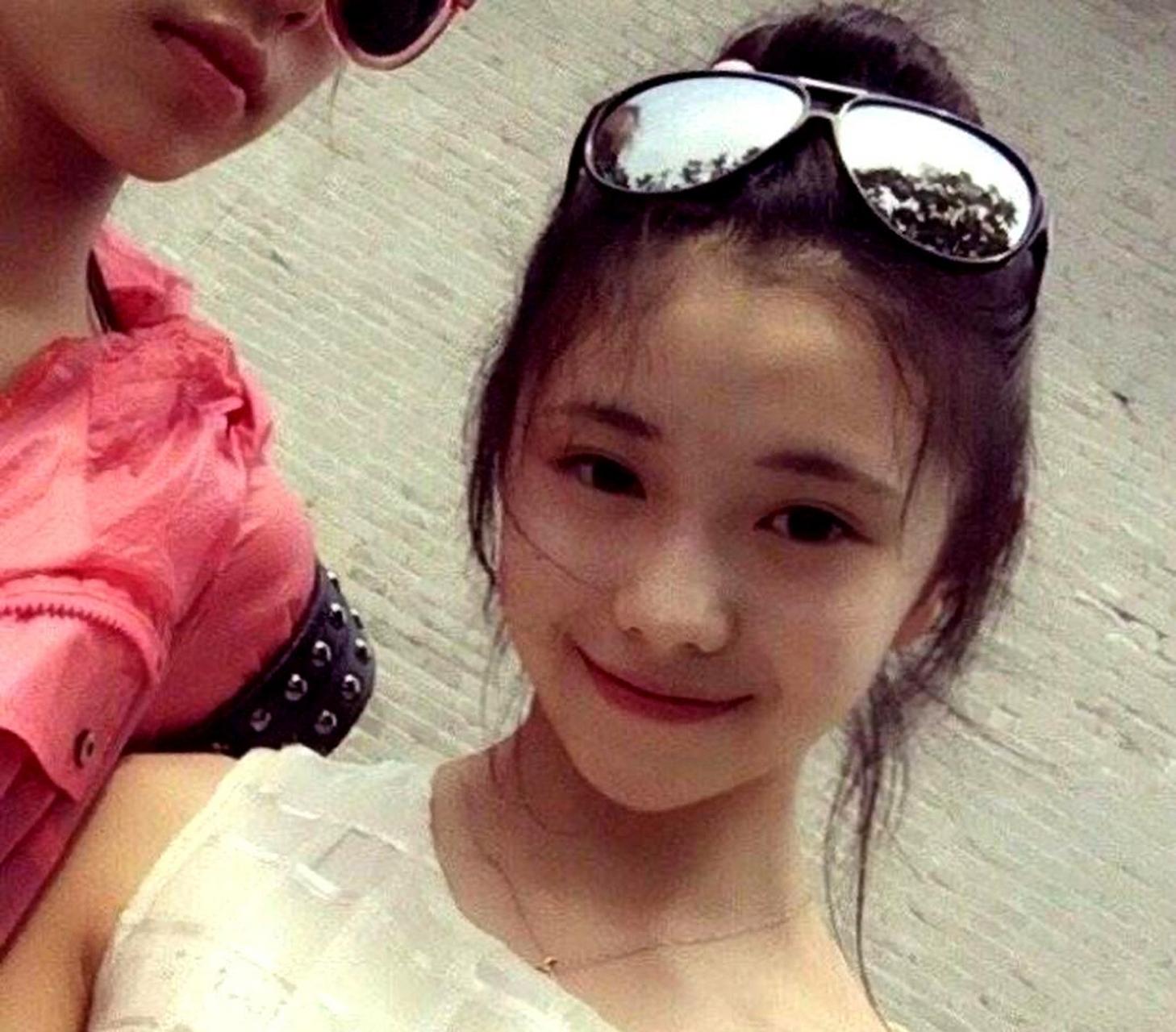 刘浩存小时候非常可爱,像个奶呼呼的小宝宝.