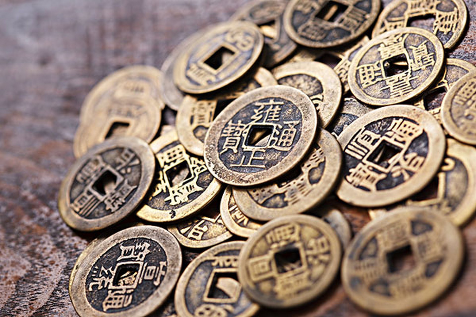 "古代铜钱外圆内方造型的来源"——说起古代的钱币,我们第一个想到的