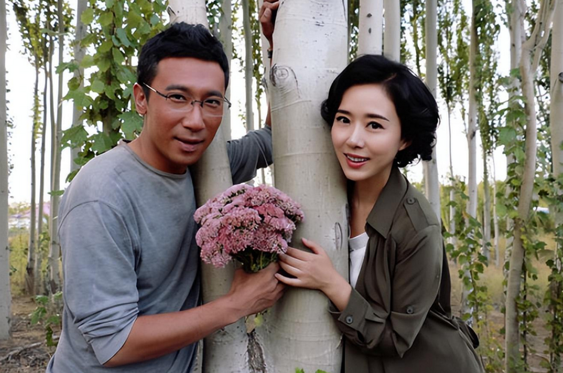 在2016年拍摄电视剧《北方大地》时,演员颜丹晨的盒饭受到了沙尘天气