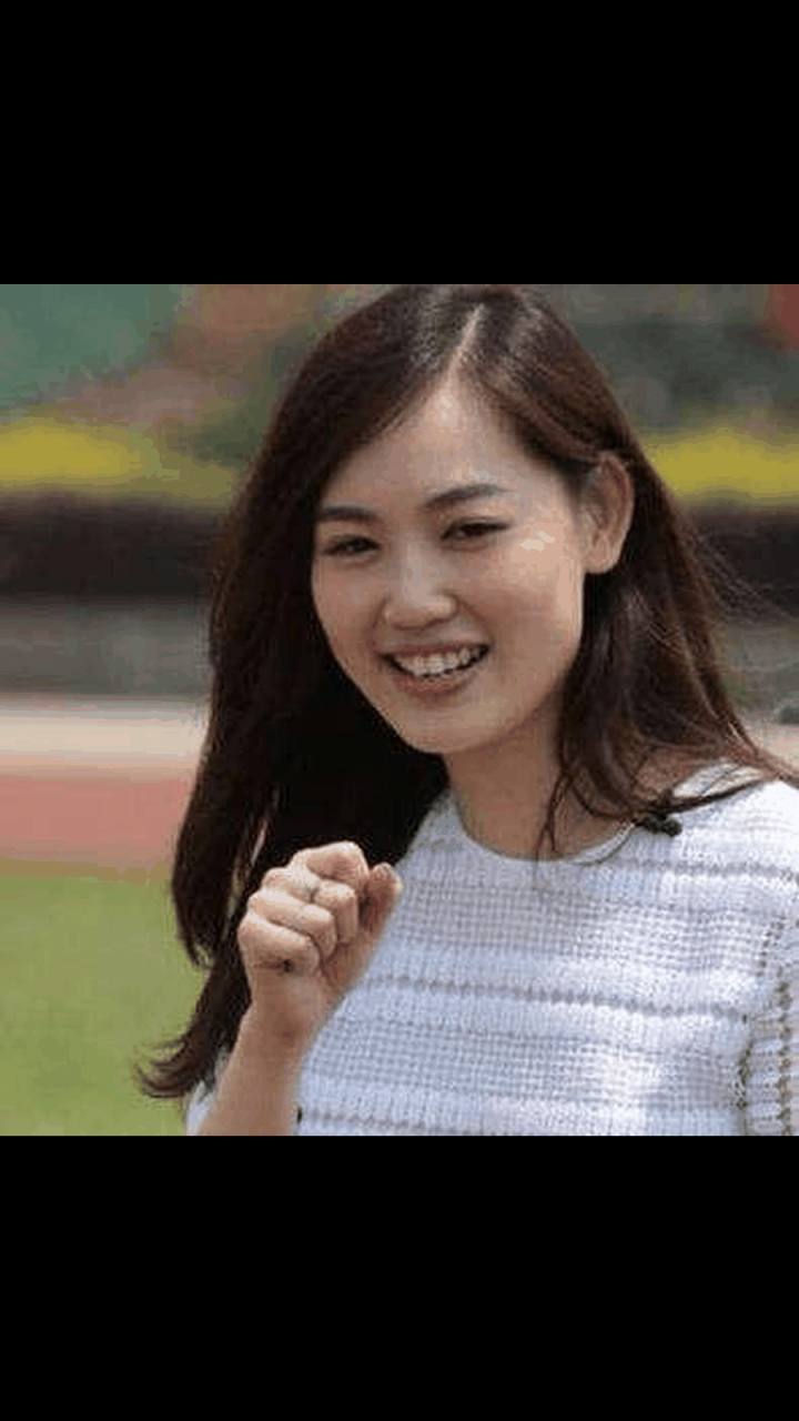 gif创作人# 沉寂了半年的马蓉,在2021年最后一个月发布了自己的自拍