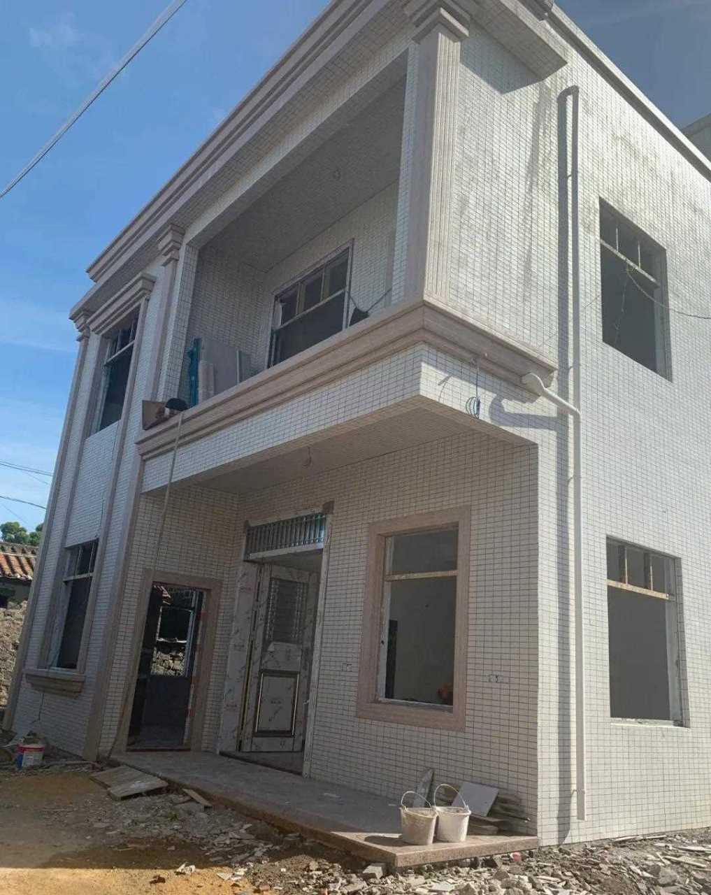 白色纸皮砖铺贴外墙也一样好看吧?主色采用了4.5×9.