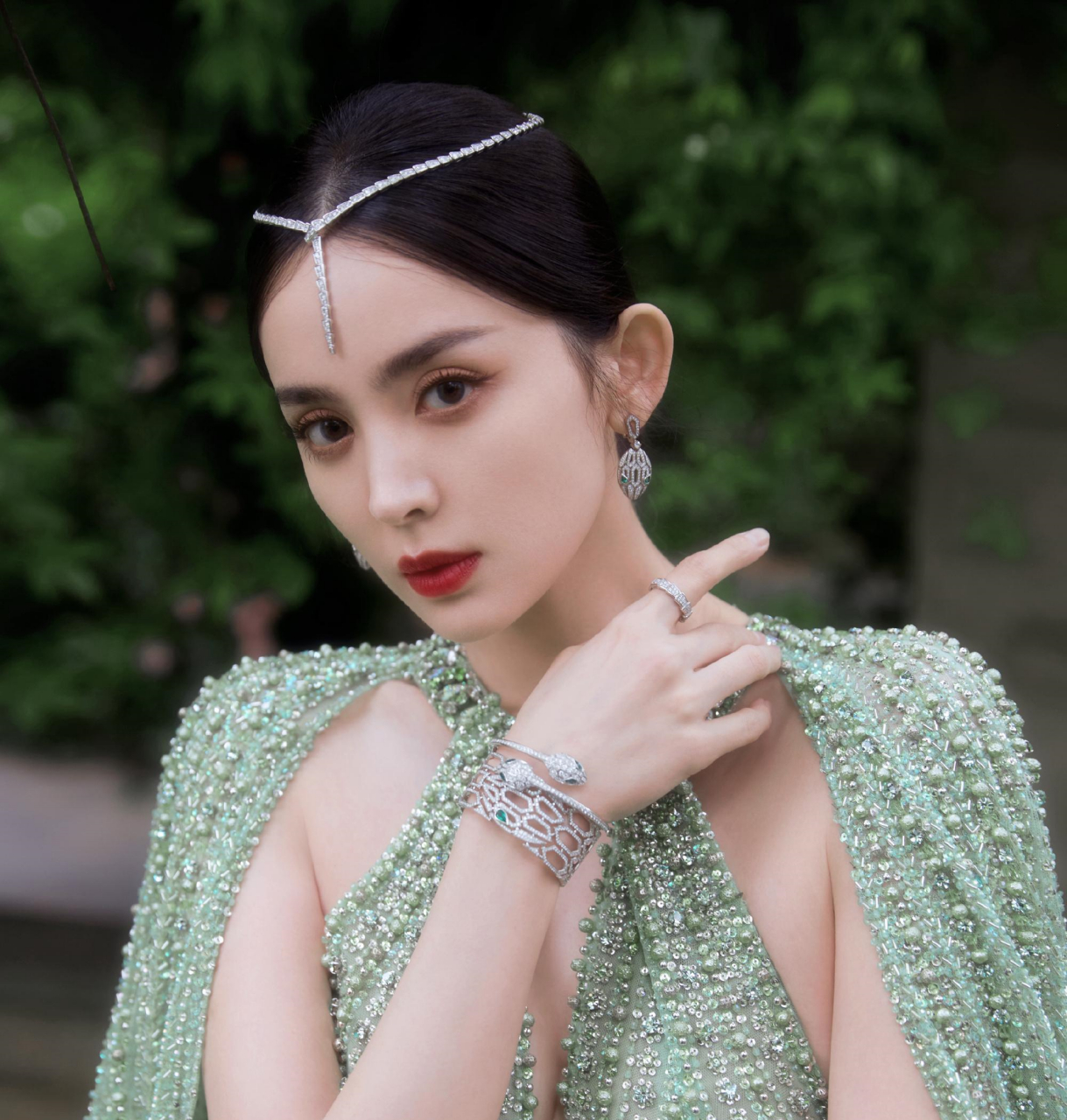 异域神女娜扎青纱轻盈摇曳,绚烂朦胧浪漫