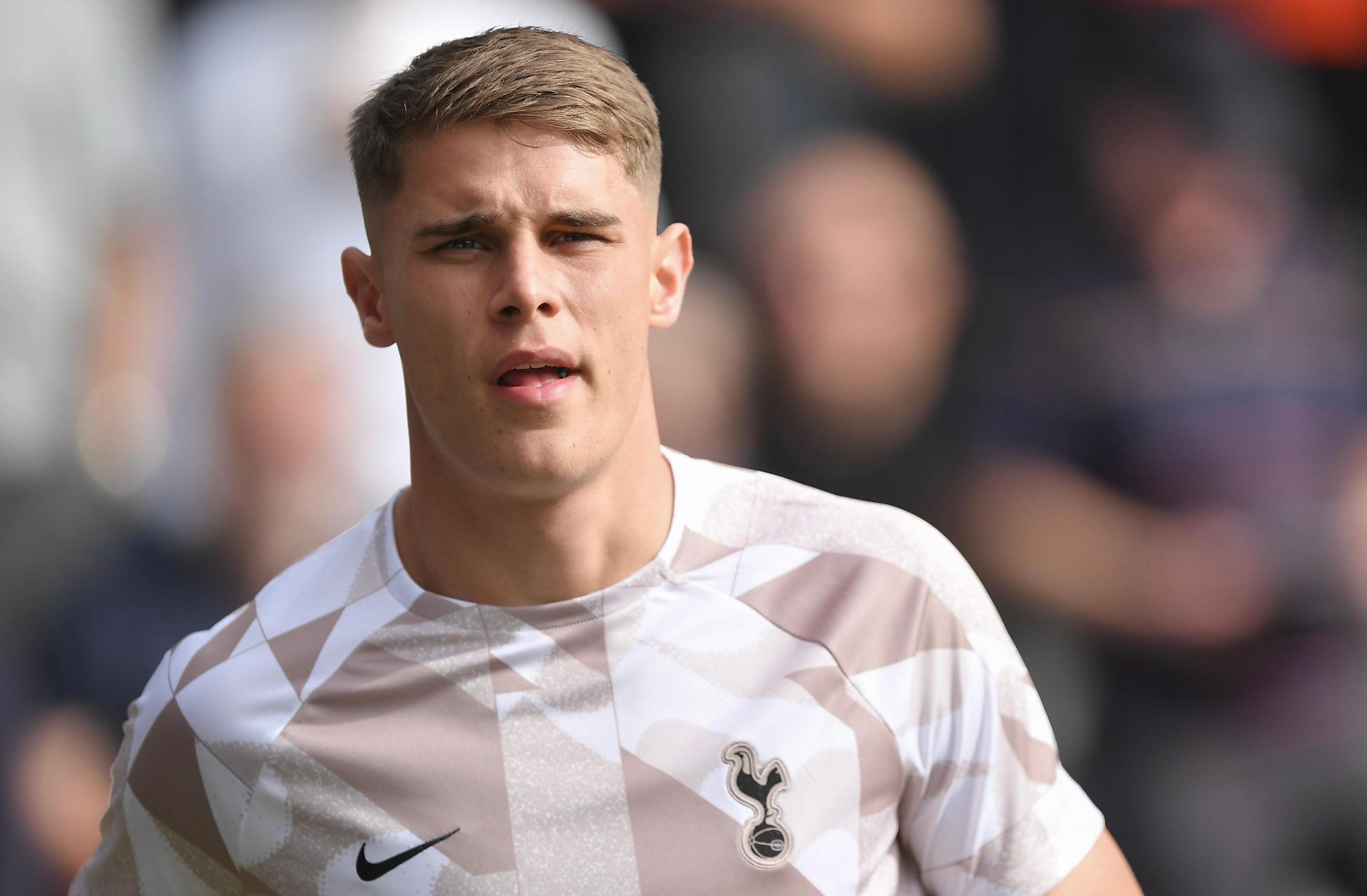 《热刺后卫范德文速度惊人,防守端表现出色》  前热刺球员达伦-本特