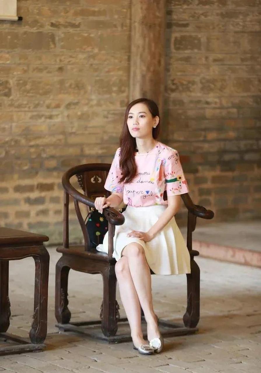 王宝强现任女朋友冯清被强制执行,网民们结合之前他的前妻马蓉,便下