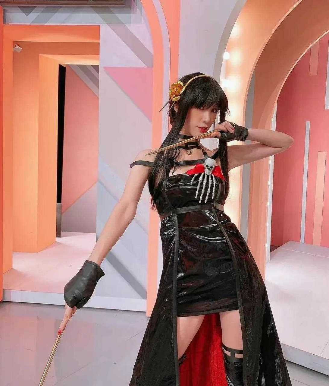 黑涩会美眉 瑶瑶 万圣节装扮间谍过家家的约儿,额,不过说实话怎么感觉