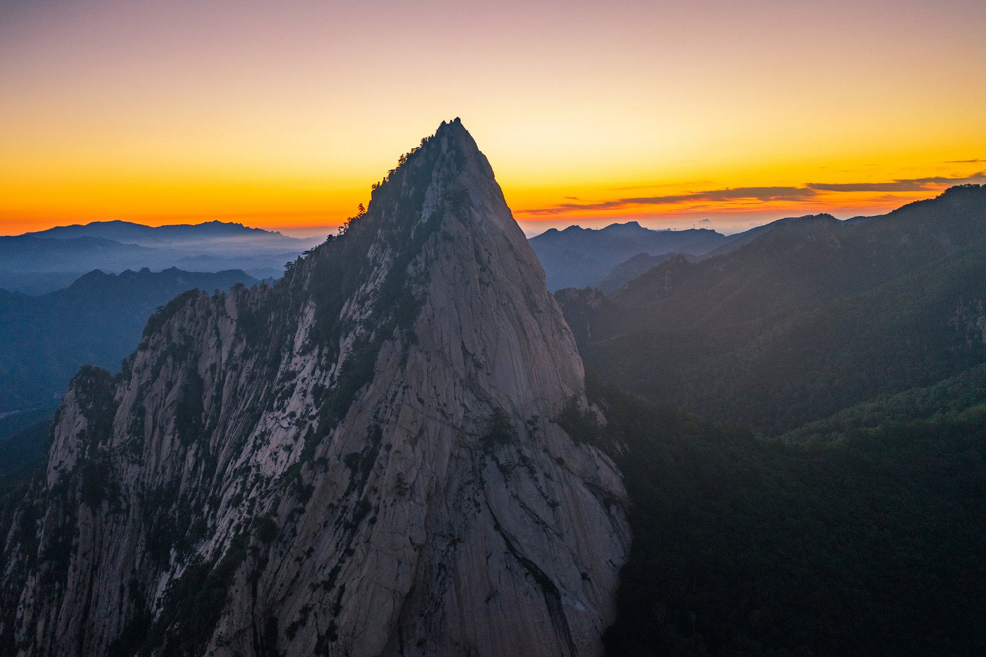 距离北京不远,交通方便的河北雾灵山景区,是夏日的度假好地方,深受