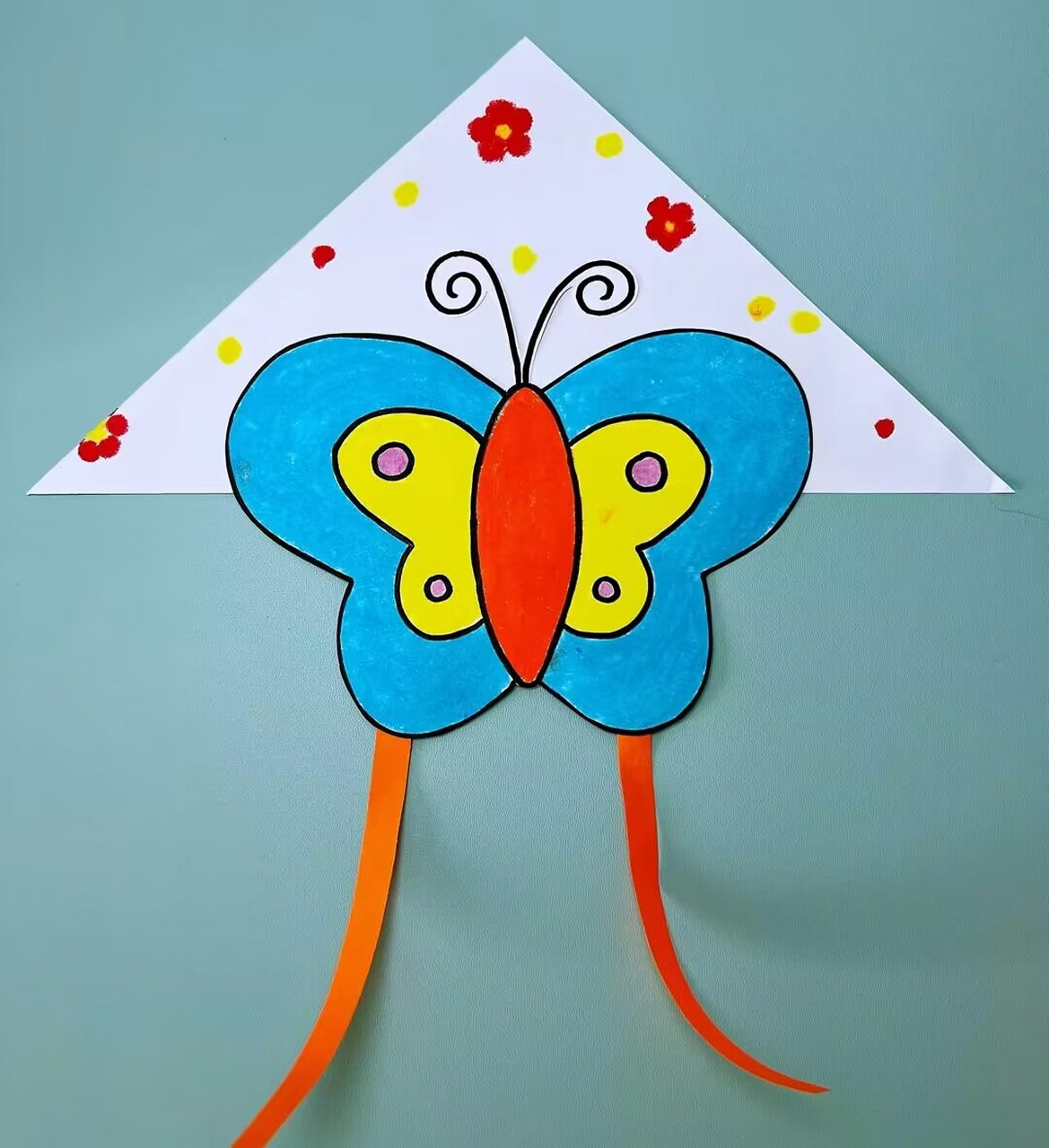 生活明朗,万物可爱,假期陪小朋友做个风筝创意手工吧,简单有趣!