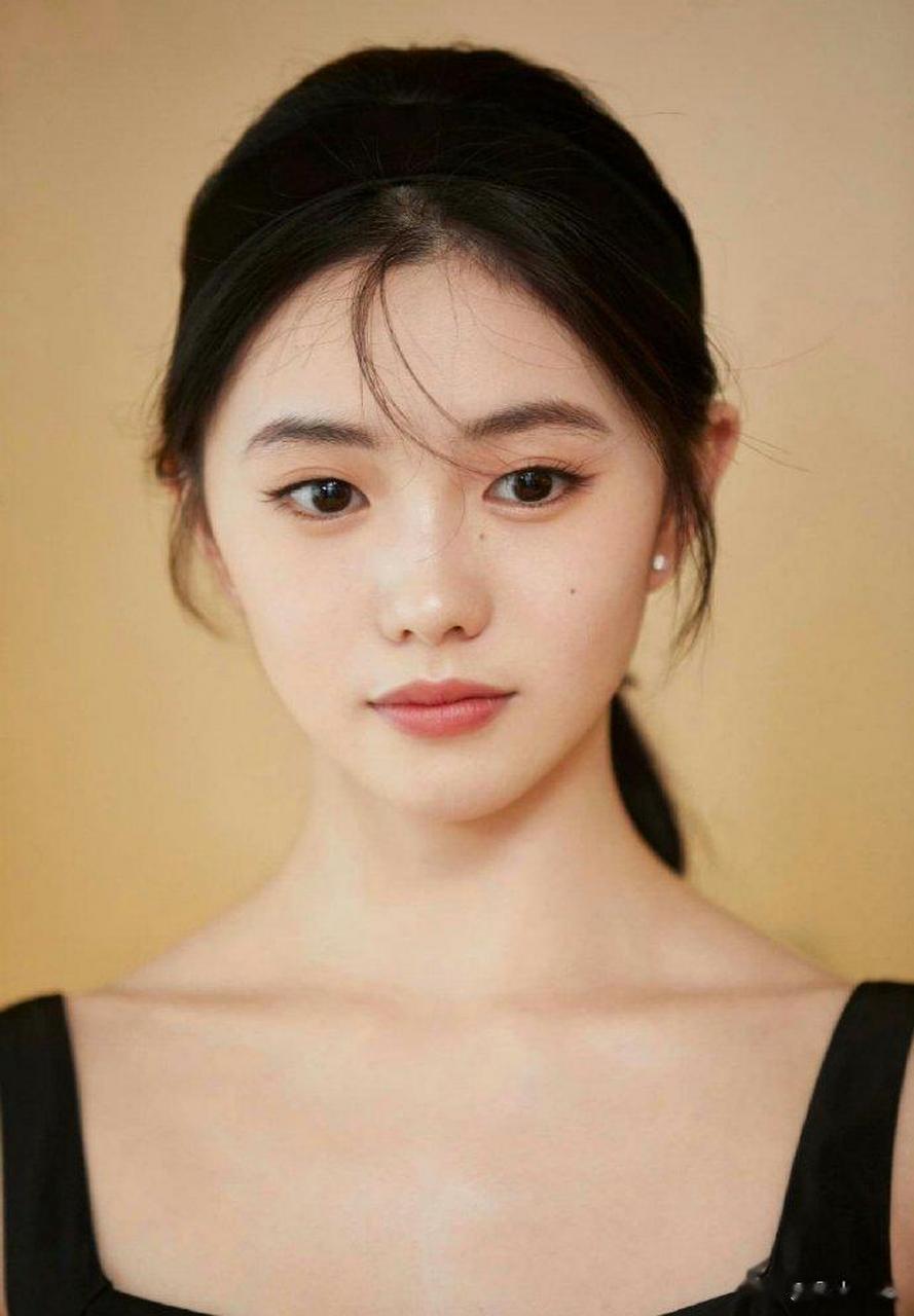 刘浩存最新怼脸照