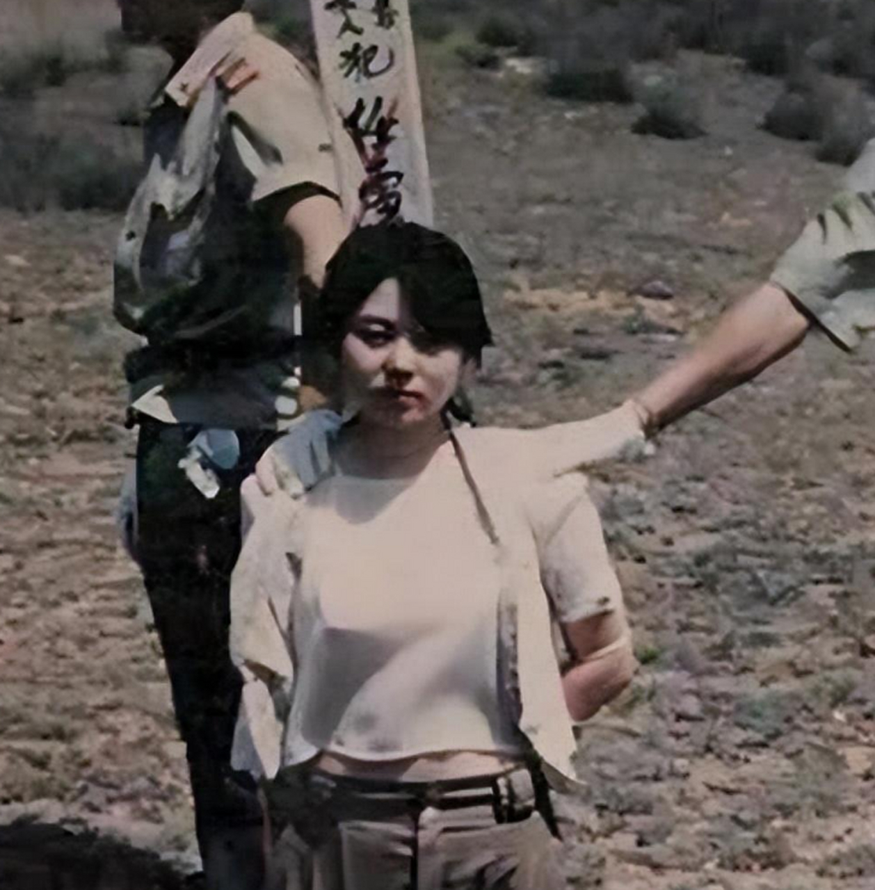 1993年,"美女死刑犯"任雪被执行死刑,或许知道行刑现场有人拍照,任雪