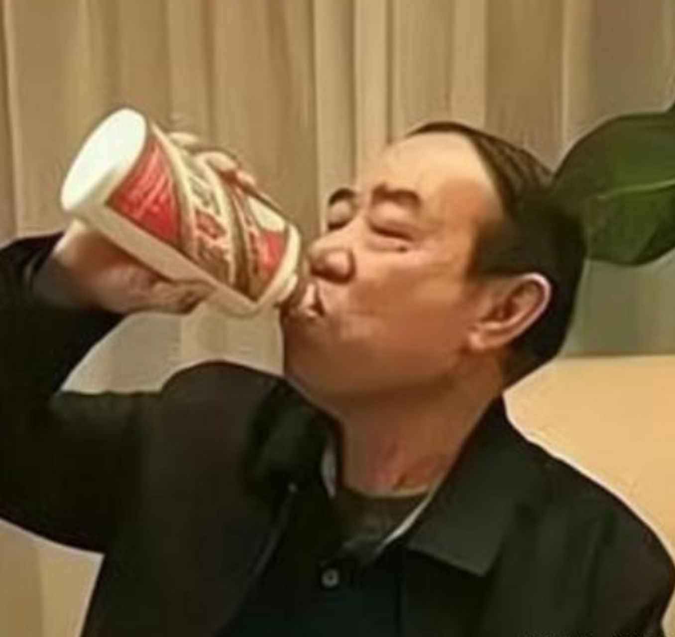 流氓作家"贾平凹有三个酷爱:喝茅台写书品女人!