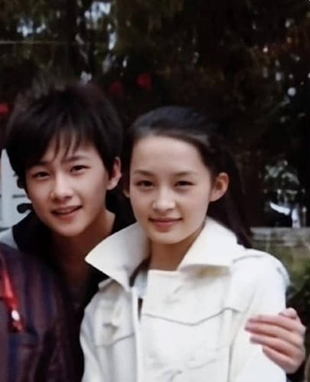 李沁与初恋男友亲密照曝光#  李沁的感情生活一直交白卷,绯闻一仙少