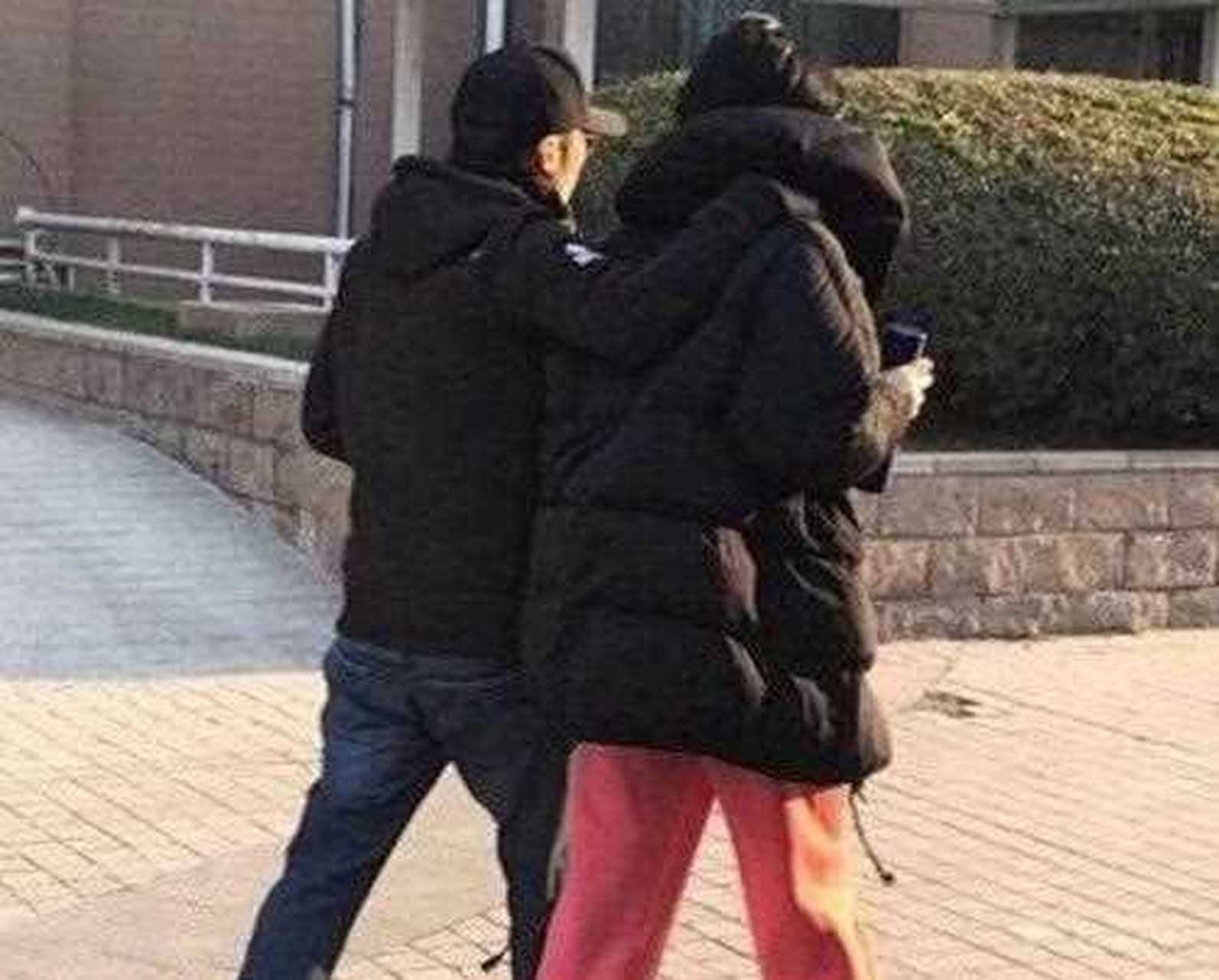 港媒曝谢霆锋和张柏芝的岁长子谢振轩lucas采访时对爸爸谢霆锋不满