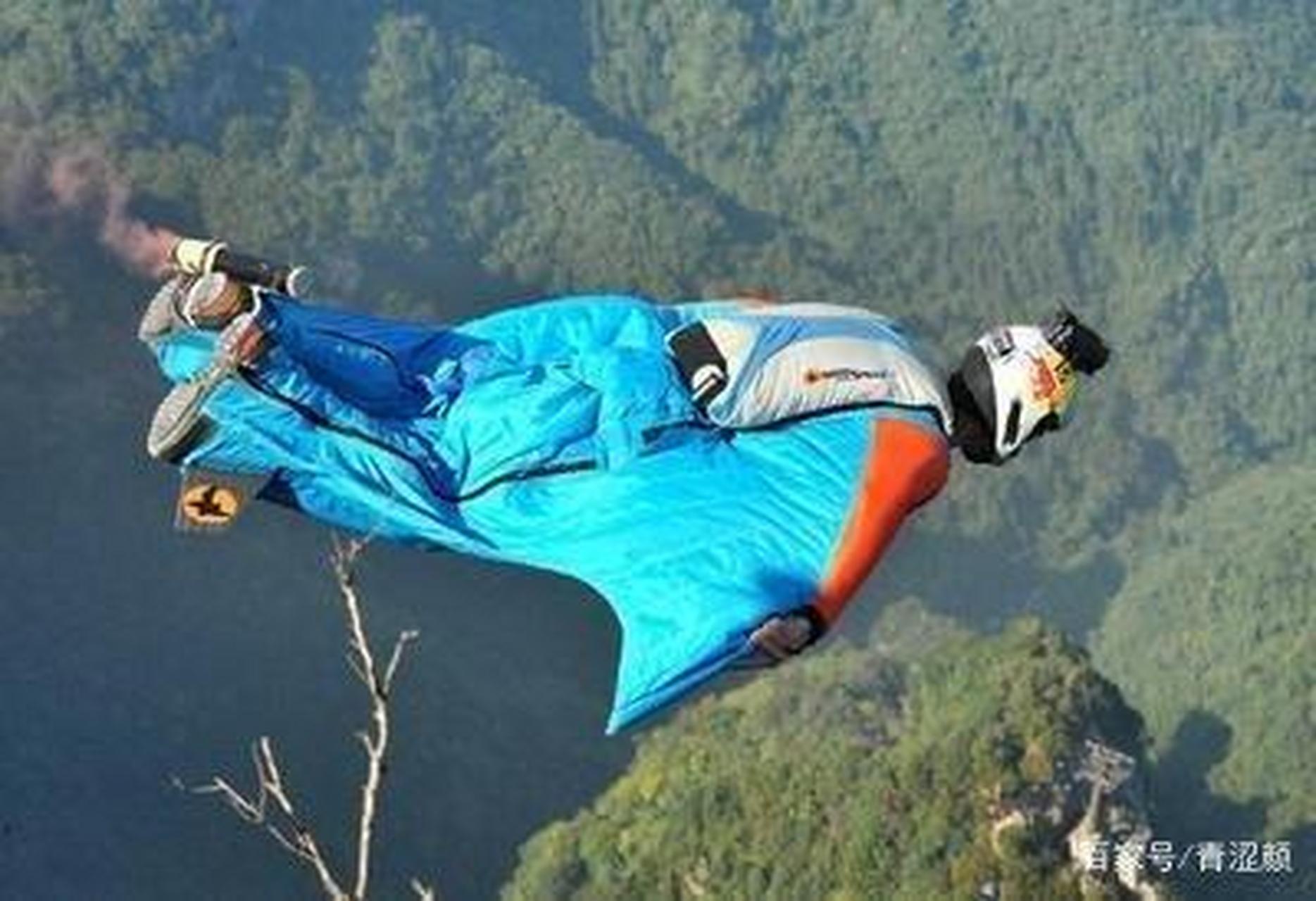 张家界翼装飞行的95后女孩刘安是甜美可爱的,但她为何要选择"生死不由