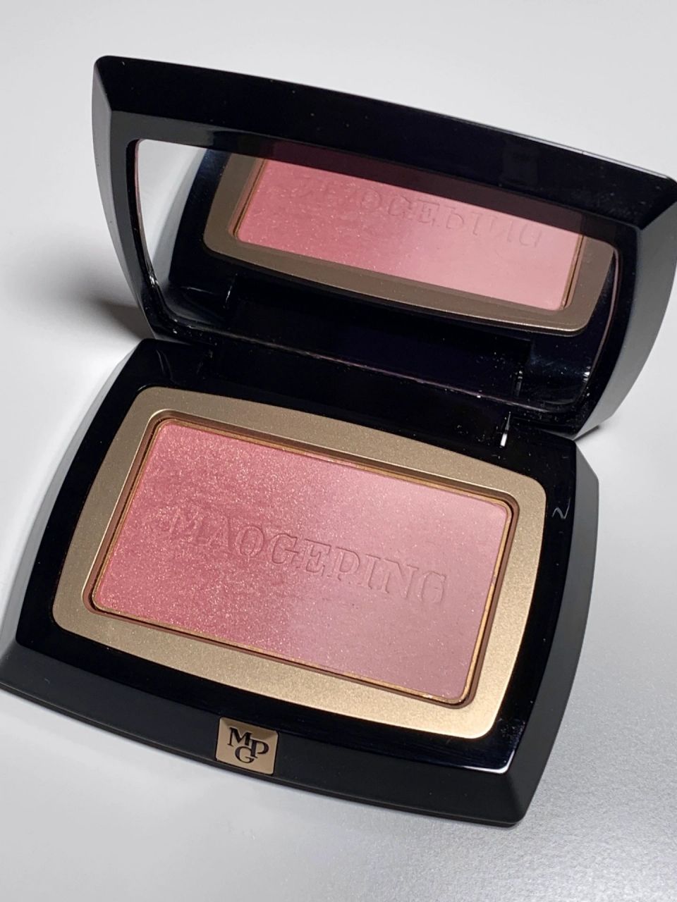 分享一块初恋感腮红 毛戈平801 又嫩又高级的玫瑰白桃色 渐变带着细