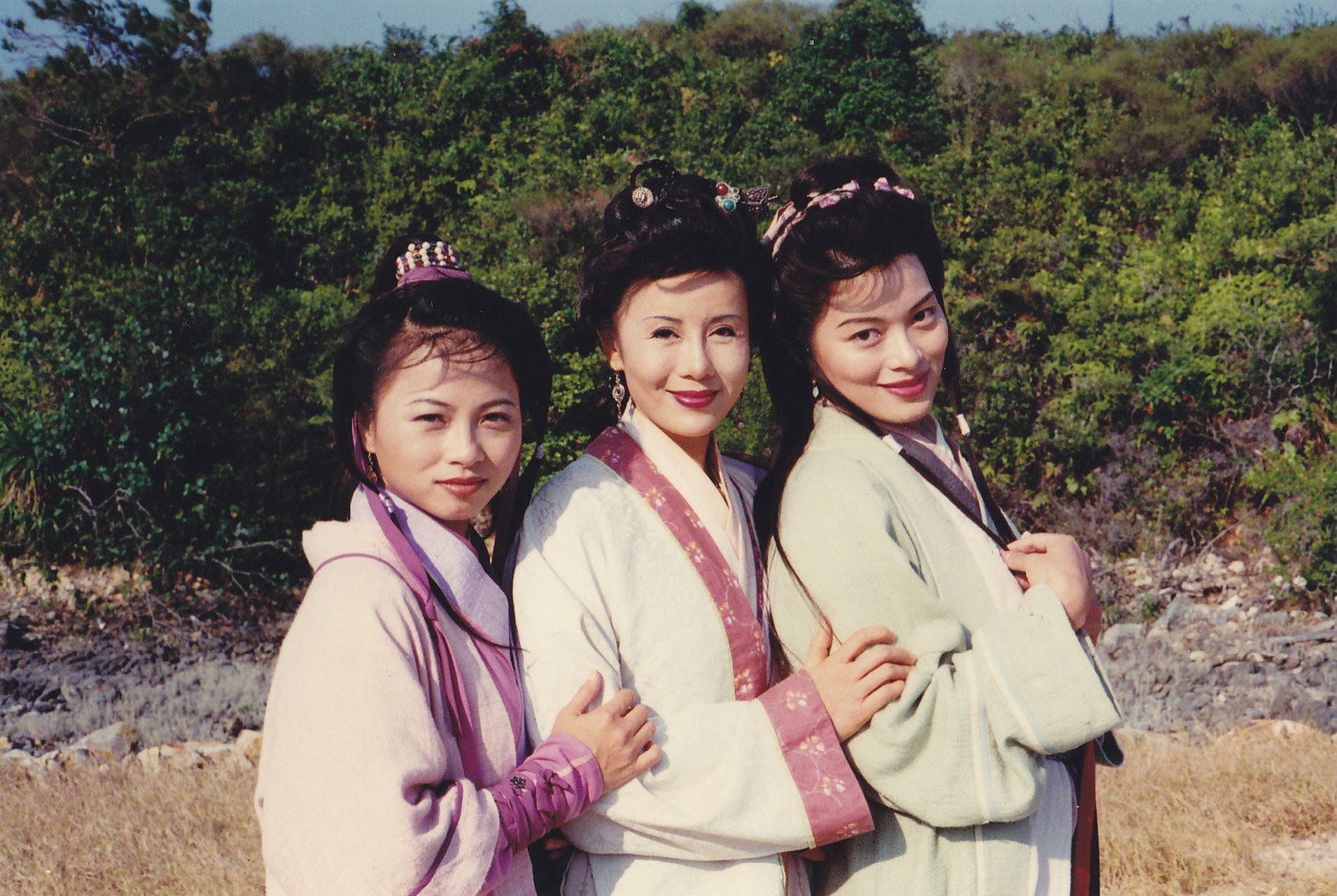 天龙八部# 卷一,出场的首位女主角是钟灵,其后引出木婉清,并以后沼腚