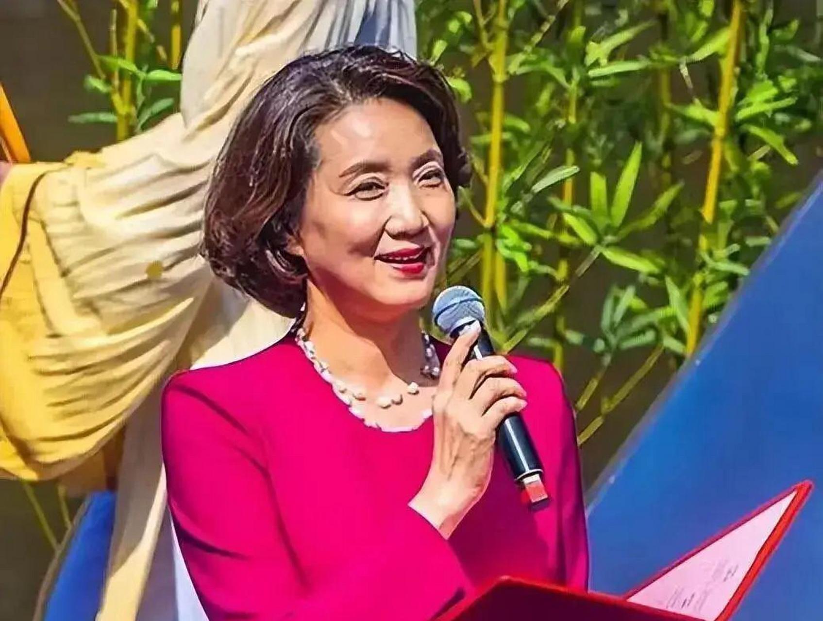 央视前主持人李修平近照曝光,过完年60岁了,确实老了很多,脸上皱纹