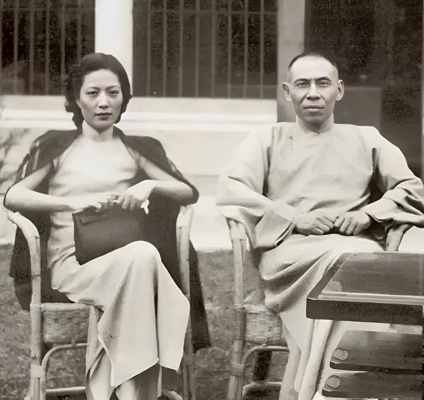 1937年,孟小冬去上海演出,寄宿在闺蜜姚玉兰家里.