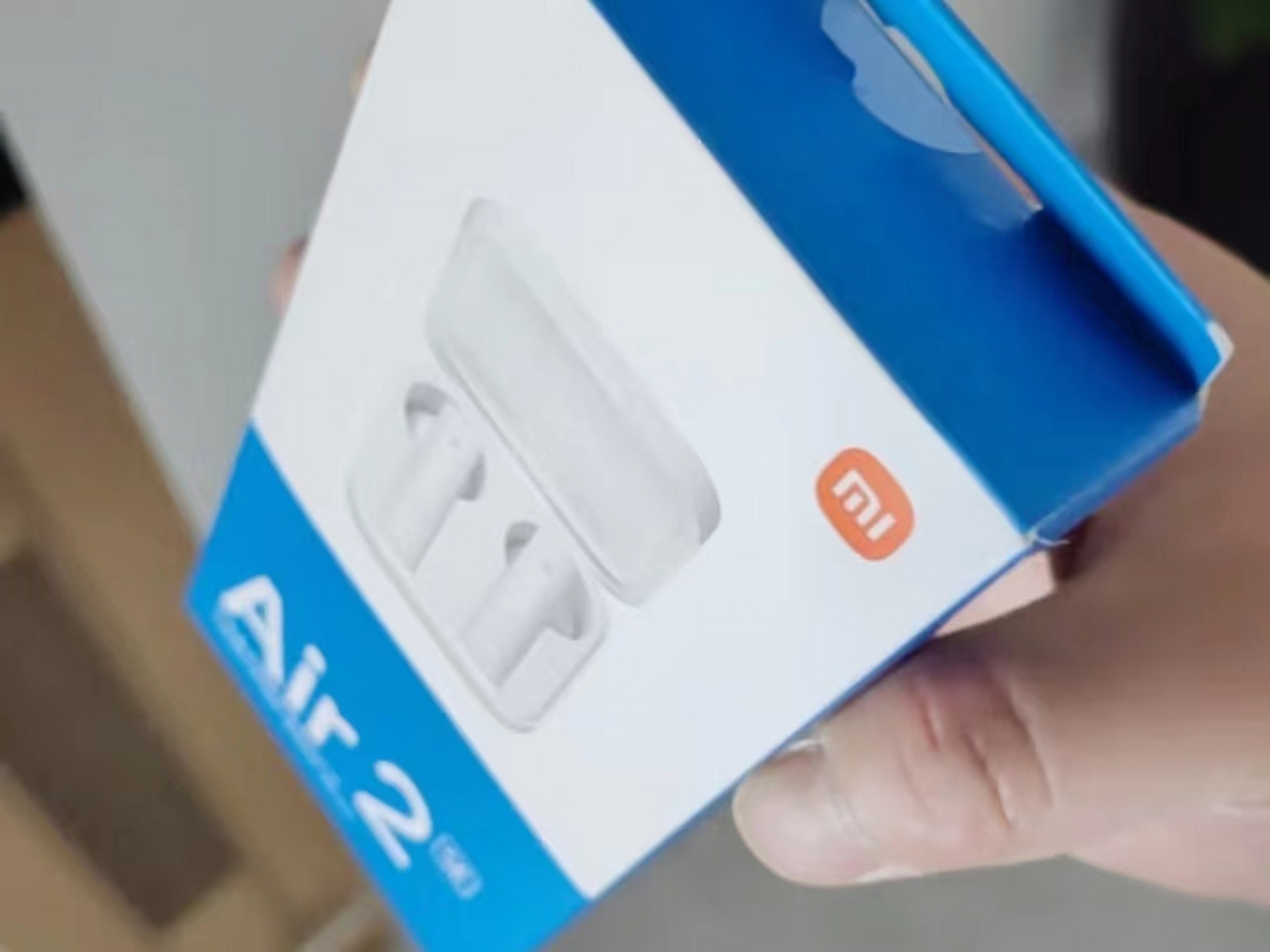 小米air2s耳机是一款非常出色的真无线蓝牙耳机,它具有漂亮,时尚的