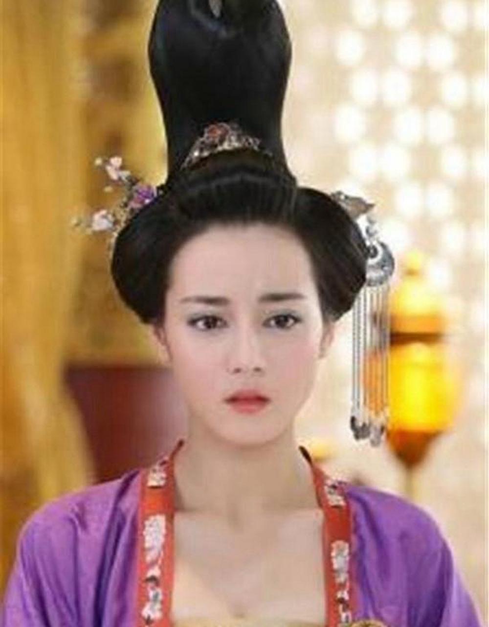 gif创作人# 五位女星古装冲天发型,杨紫,赵丽颖上榜,没颜值真驾驭不