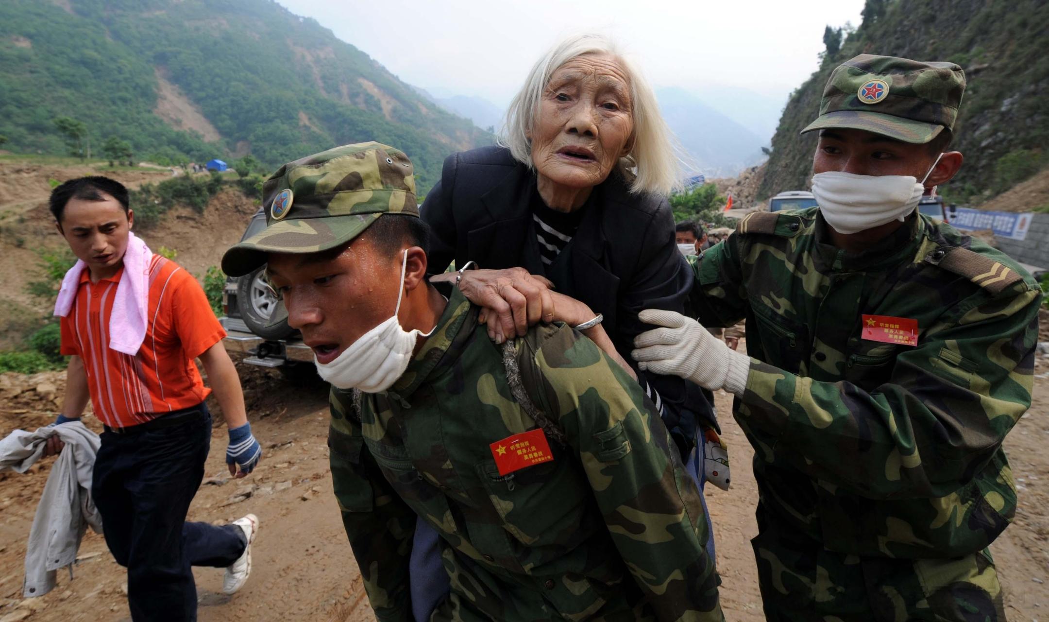 2008汶川地震感人照片图片