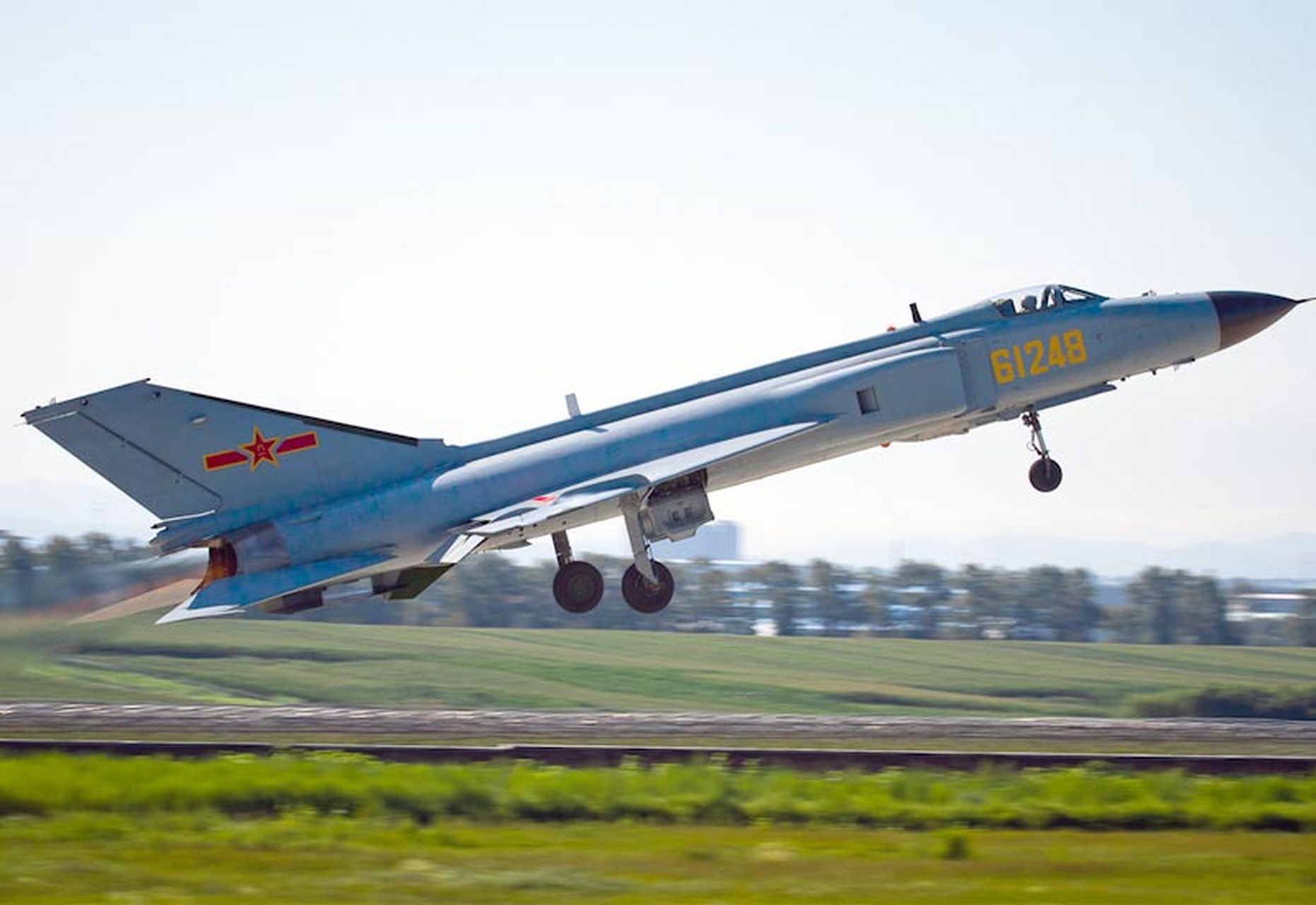 歼-8最近又火了,作为解放军空军航空兵最终在一线部