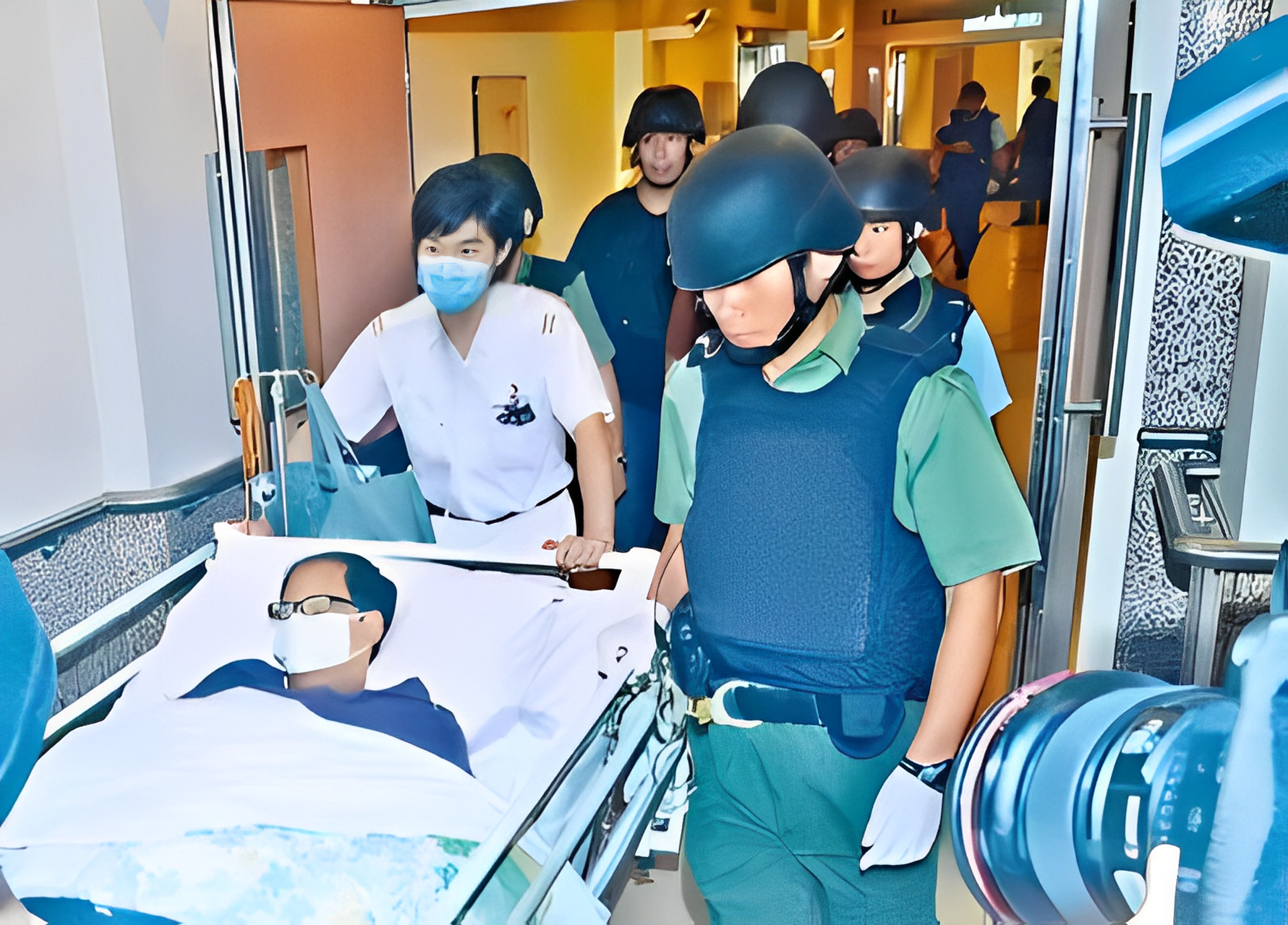 香港贼王叶继欢!晚年时因身体状况入院!图为他虚弱地躺在病床上!