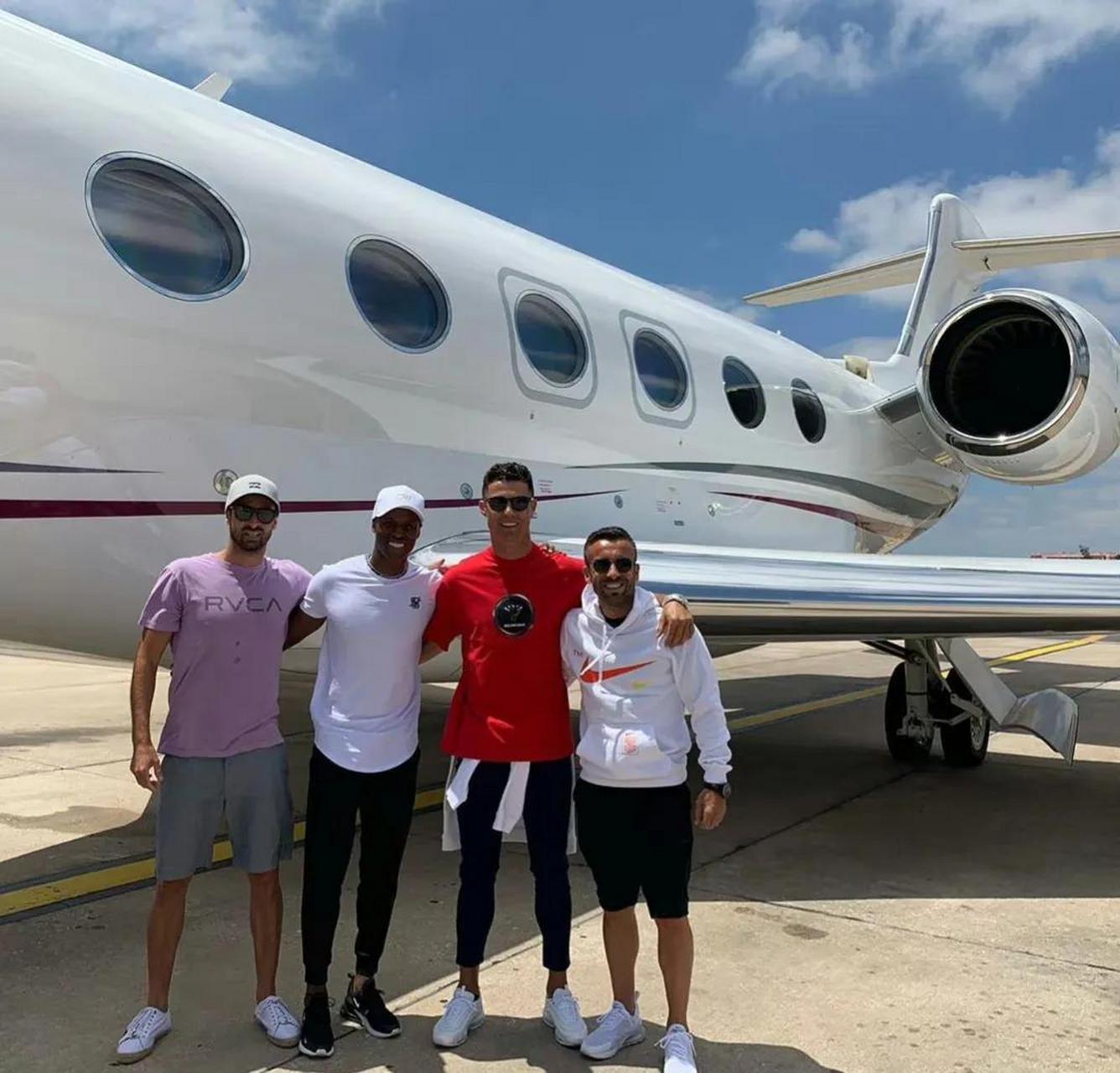 【c罗要买新的私人飞机】c罗目前拥有的私人飞机,是售价2000万欧元的