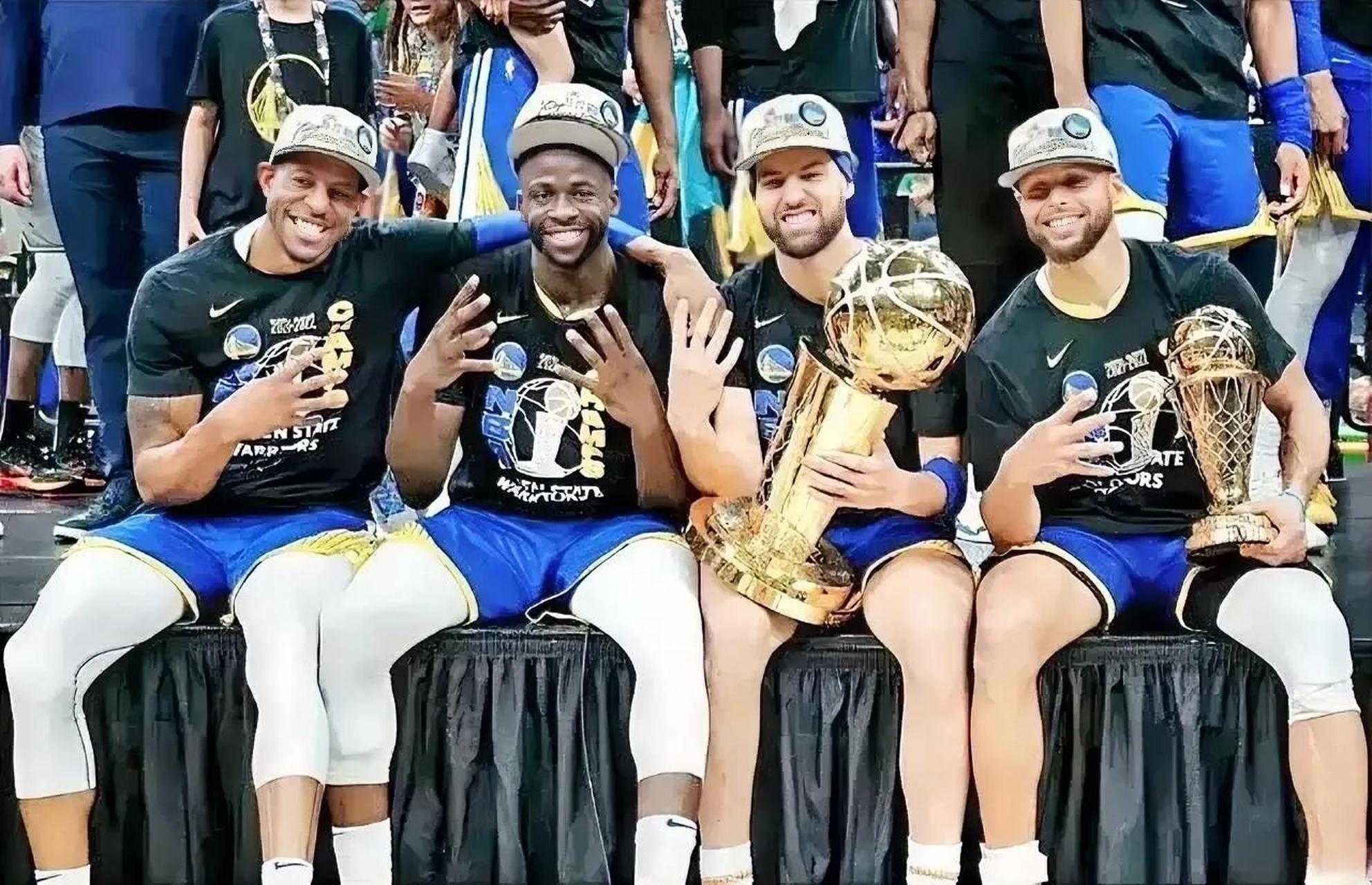 1,三巨头年龄大了:①斯蒂芬-库里:35岁②克莱-汤普森:33岁③德拉蒙德